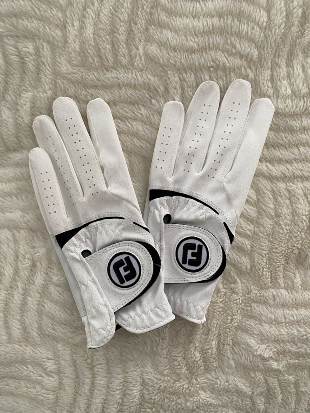 FootJoy White and Black Woman’s Left Hand Golf Gloves